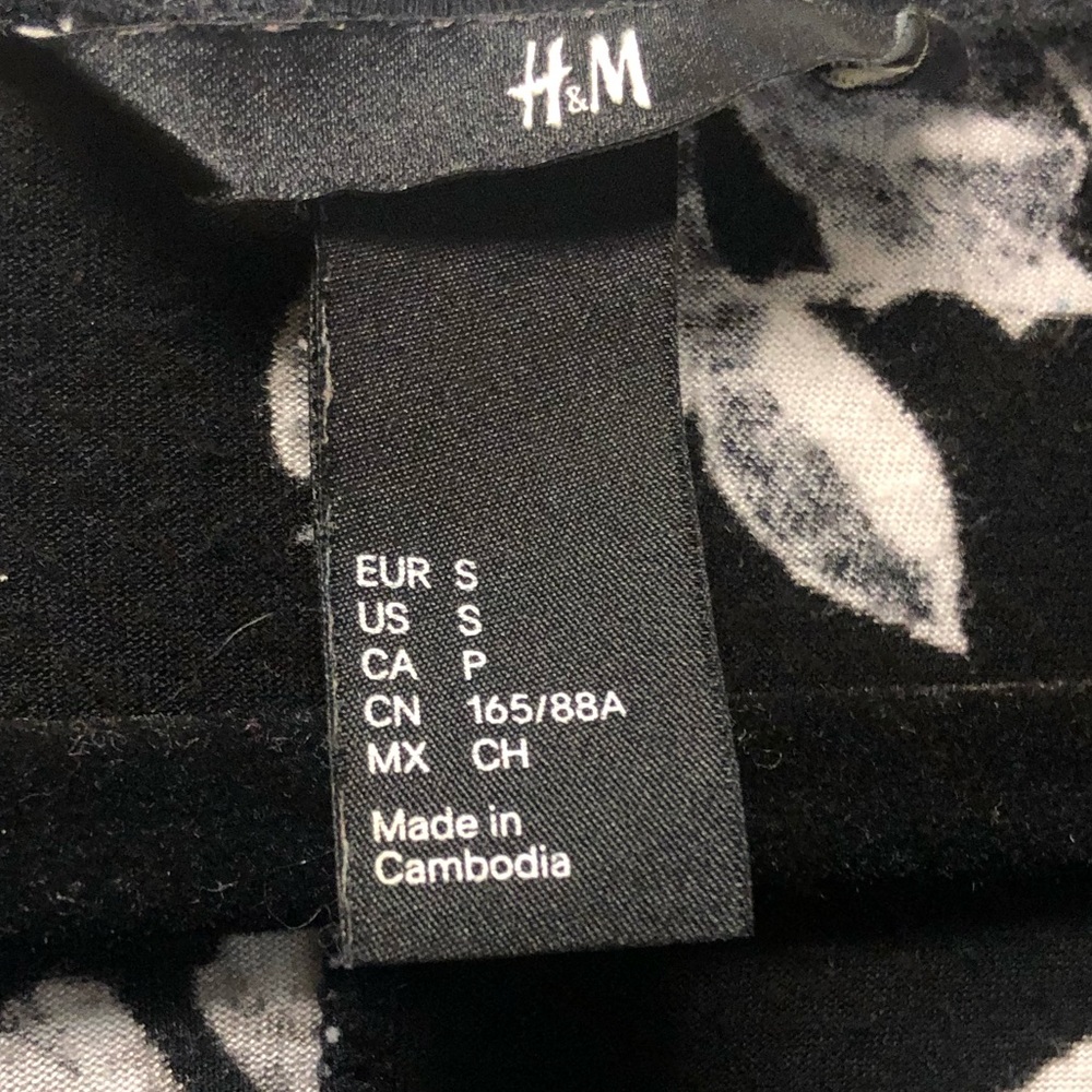 🤍🖤H&M top🖤🤍 - Picture 2 of 5